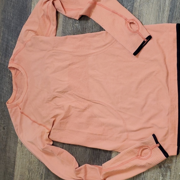lululemon athletica Tops - Lululemon long sleeve swiftly? Tech thumbhole top 8